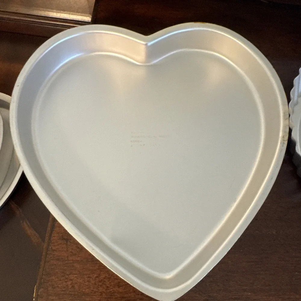 7 Pc. Wilton Pans, Heart Shaped (5), Cookie sheet, Baking Pan Vintage